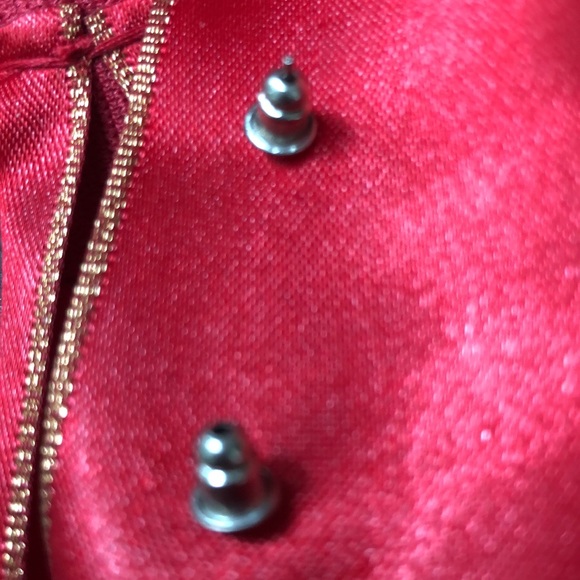 SAND DOLLAR silver tone stud earrings - Picture 5 of 5